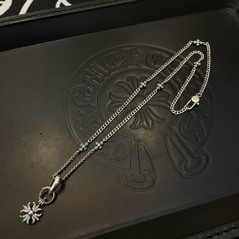 Ch*0me He**ts necklaces
